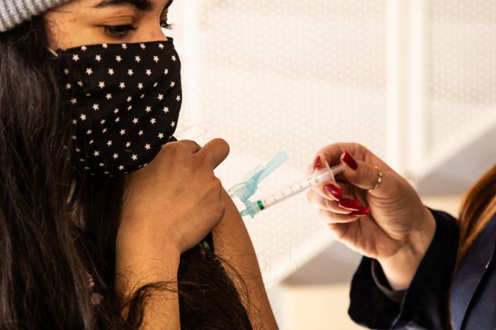 Ação nos bairros foi direcionada para todos com 19 anos ou mais