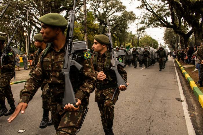 A partir da previsão de que um novo ciclone extratropical deve atingir a região, a Prefeitura, o comando local do Exército, a Liga de Defesa Nacional decidiram não realizar o desfile cívico-militar este ano