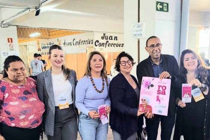 Cartazes e panfletos da campanha alertam para precaução e identificação precoce do câncer de mama