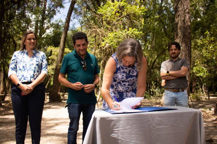 Prefeita Paula Mascarenhas assinou contrato de quase R$ 7 milhões para a realização de diversas melhorias no Parque