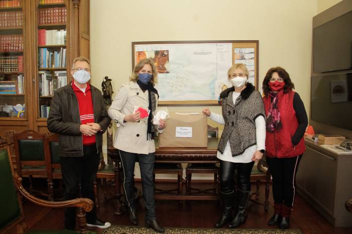 Proprietárias da Casa Blumenau e da Pousada Krolow realizaram a entrega das doações no gabinete da Prefeita Paula