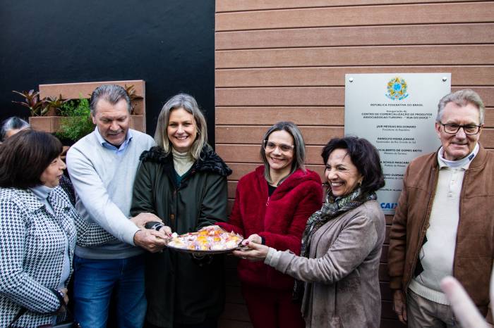 Espaço na rua Sete de Setembro, próximo ao chafariz As Três Meninas, foi entregue à comunidade como presente de aniversário dos 210 anos de Pelotas