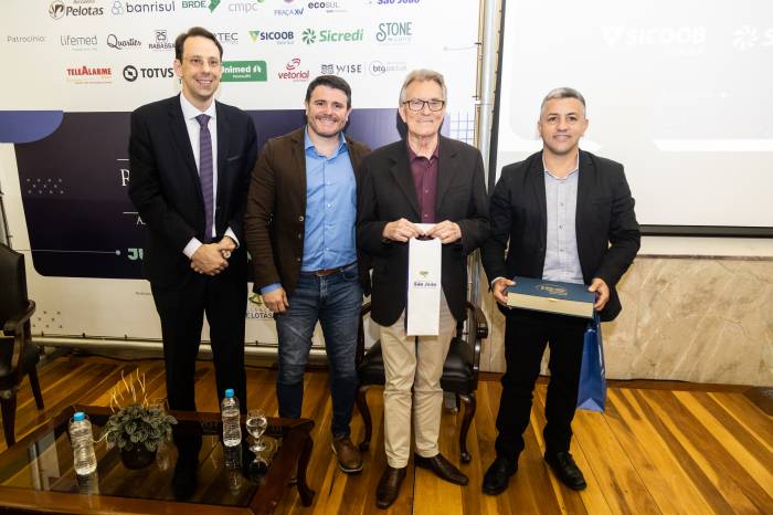 Encontro sediou debates sobre os investimentos no ramo de farmácia de uma rede gaúcha