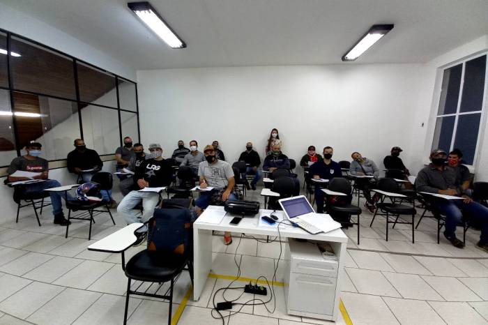 Iniciativa é fruto de parceria entre Pacto Pelotas pela Paz e a empresa M2 Consultoria, que desenvolve o curso de formação de eletricista de rede de distribuição