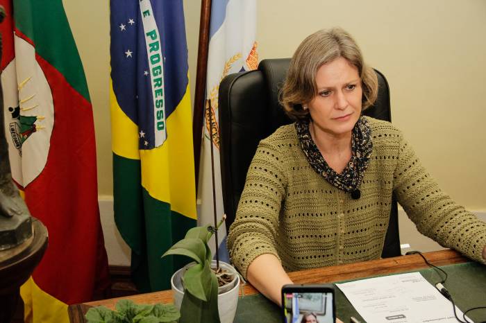 Em live, prefeita também pediu colaboração da comunidade para um lockdown voluntário