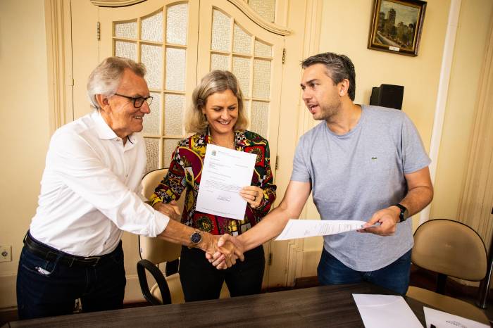 Recursos foram anunciados pela prefeita e pelo deputado Daniel para recuperação de ruas, avenidas e estradas da zona rural