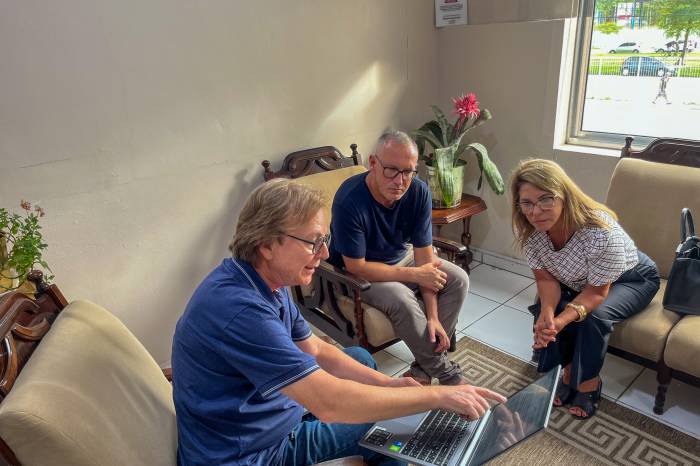 Reunião com os secretários Mauro Del Pino, Miriam Marroni e o vereador Marcola definiu a manutenção de parcerias para atender as crianças de 0 a 3 anos que estão em suplência na rede municipal de ensino