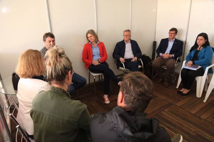 Pauta foi discutida com empreendedores do setor e titulares das secretarias envolvidas no estande da Prefeitura na 96ª Expofeira