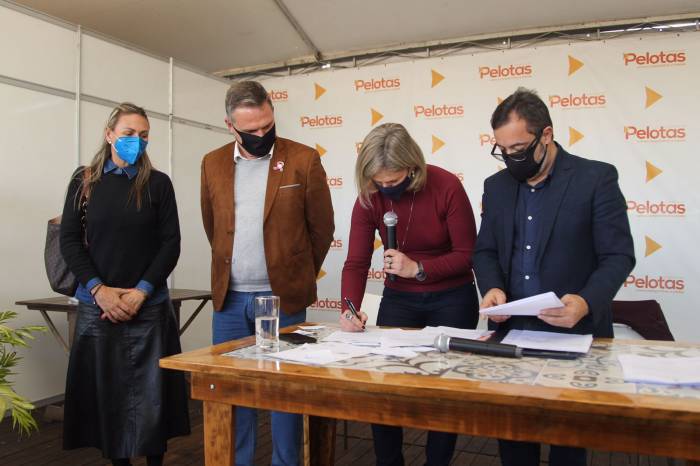 18 leis foram assinadas na sessão, que aconteceu no estande da Prefeitura na 95ª Expofeira
