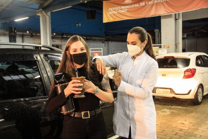 Nesta terça-feira (24), poderão se vacinar, com a segunda dose, nos bairros, pessoas de 18 a 59 anos, com comorbidades conforme o Plano Estadual de Vacinação, que receberam a primeira dose da AstraZeneca no dia 24 de maio