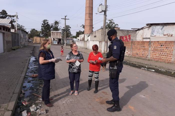 Equipe da Secretaria de Planejamento e Gestão, com apoio da Segurança Pública e da Saúde, realiza ação social