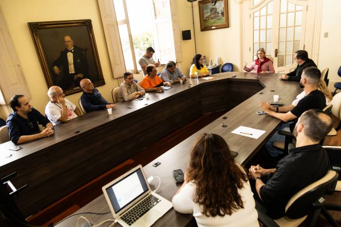 Associação comunitária do bairro esteve no Paço Municipal e conheceu a iniciativa já cadastrada junto ao Governo Federal. Ações visam fortalecer medidas de contenção e garantir a segurança no enfrentamento de crises climáticas