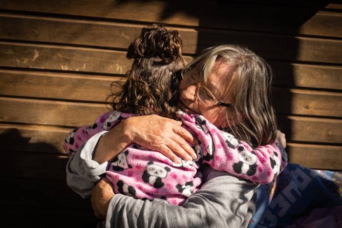 Programa Família Acolhedora proporciona há sete anos um lar temporário a jovens afastados do convívio familiar. Saiba como participar