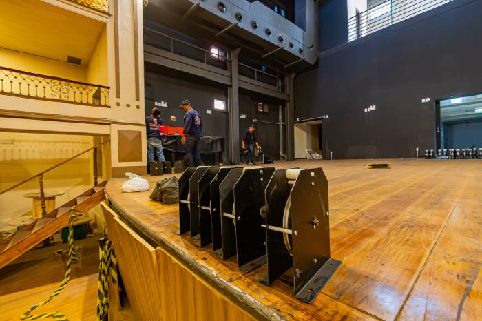 Empresa paulista Cineplast, vencedora da licitação, tem prazo de 60 dias para instalar os elementos cenotécnicos no palco