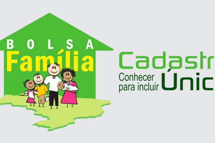 Equipe oferece informações e orientações aos usuários na rua General Osório, 500