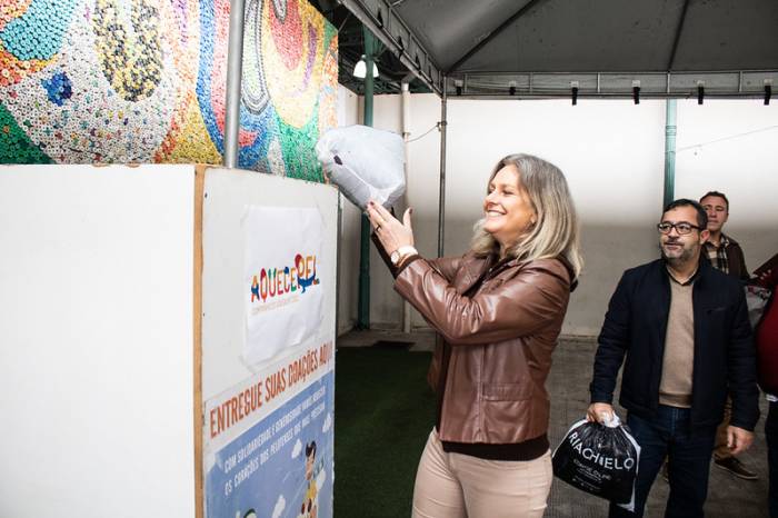 Em Pelotas, são 23 mil pessoas e dez abrigos que necessitam da contribuição. Até terça-feira (7), a AquecePel arrecadou cerca de 2,9 mil peças de inverno