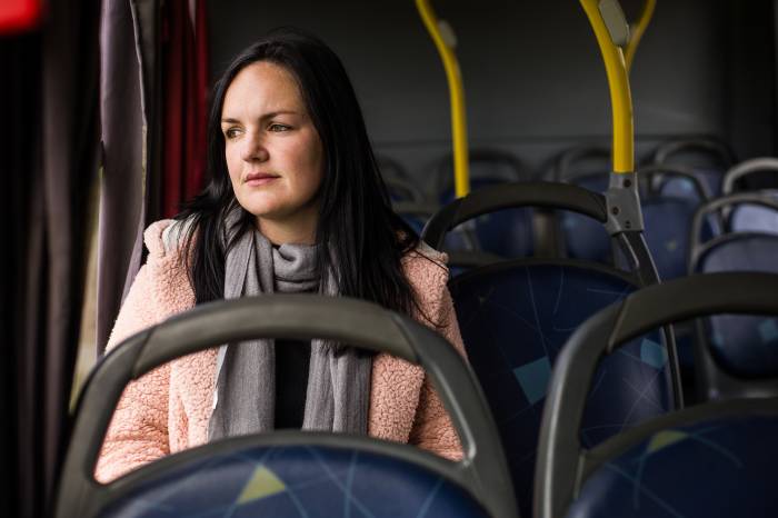 Decreto 6.624/2022 desobriga o uso da peça de proteção facial no transporte coletivo público e privado de passageiros, mas mantém obrigatoriedade em serviços de saúde e para pessoas sintomáticas