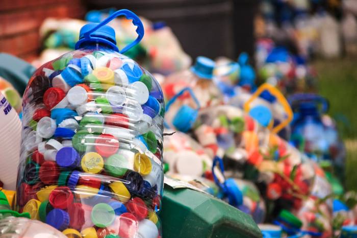 Primeira venda de tampas plásticas do ano resultou em R$ 1,8 mil, que beneficiará três ONGs e uma protetora de animais do Município