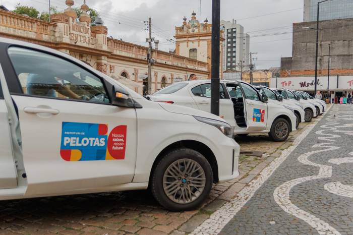 A entrega dos carros aconteceu nesta sexta-feira (24), oriundos de emendas parlamentares e em razão das enchentes de 2024.