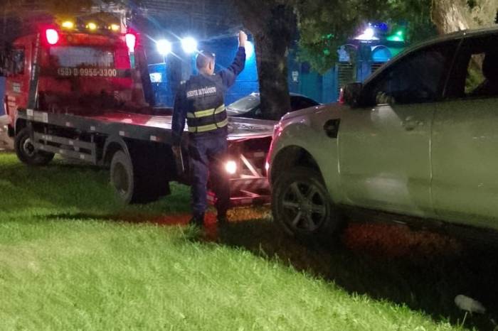 Motoristas ficam sujeitos às penalizações, com multa, remoção do veículo e pontos na CNH. Infração é recorrente na frente do IFSul e Sesi