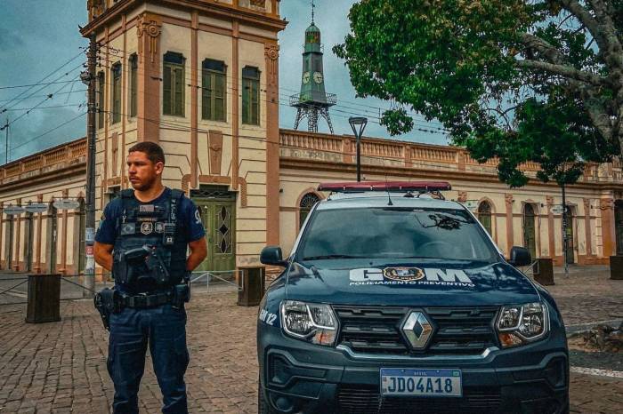 Policiamento reforça a segurança em praças, unidades de saúde e outros espaços públicos