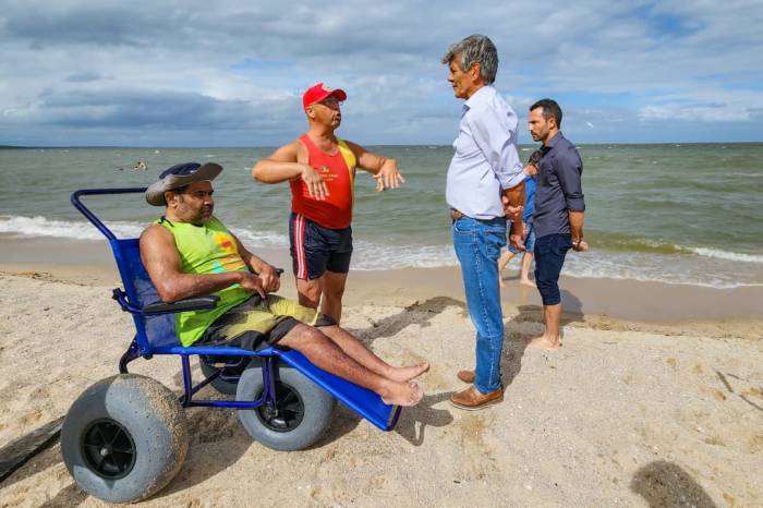 Cadeiras foram entregues à Casa de Praia no Laranjal