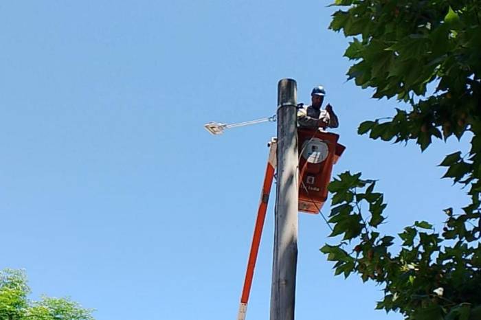 Serviço para as festas de Iemanjá e Navegantes incluiu também a recuperação do sistema de luz do ginásio do Barro Duro, como no ano passado