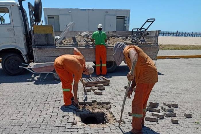 Ruas e rótulas próximas da orla da praia fazem parte do cronograma da Prefeitura. Intervenções são executadas pelas equipes da Secretaria de Obras e Pavimentação