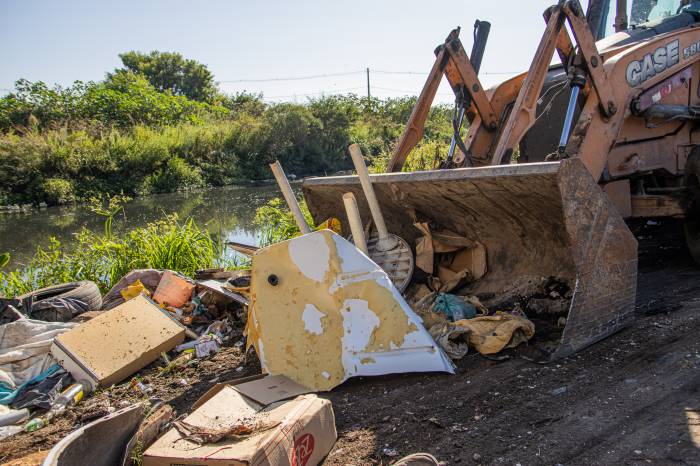 Equipes coordenadas pela Ssui promovem mutirão em três localidades do bairro nesta quarta-feira (22)