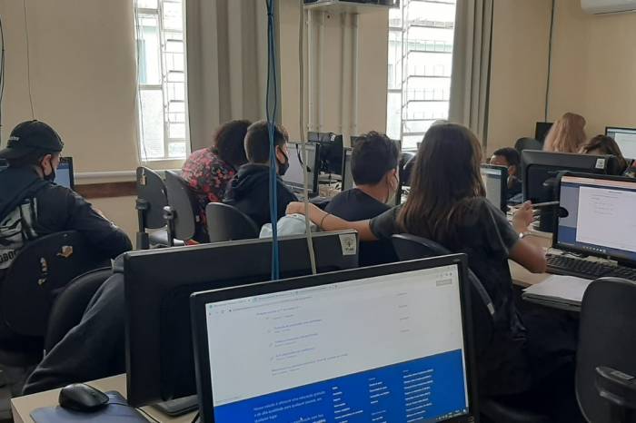 Sistema Khan Academy é utilizado desde 2014 e está presente em 32 escolas municipais, com mais de 3 mil estudantes cadastrados. Primeiro relatório do ano letivo de 2022, referente aos meses de março, abril e maio, foram apresentados