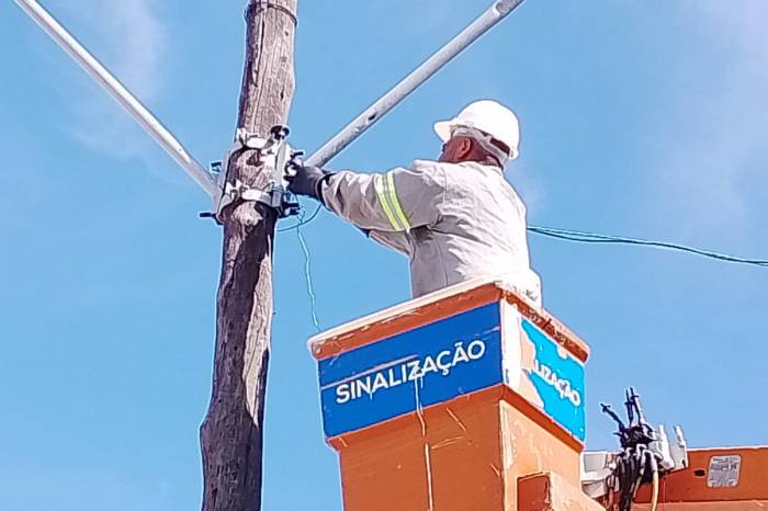 Trabalho é feito pelo Departamento de Iluminação Pública (DIP) da Secretaria de Serviços Urbanos e Infraestrutura (Ssui)