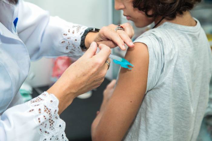 População apta pode receber as duas vacinas em mais de 50 locais da cidade a partir de 4 de abril