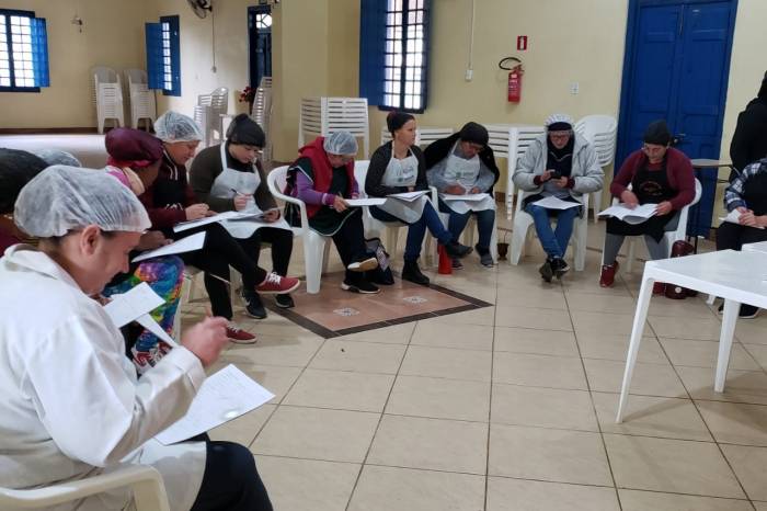 Doze agricultoras participam das aulas com os conteúdos teórico e prático