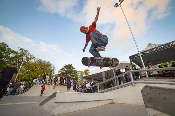 Prefeita Paula fez a entrega de troféus aos campeões da primeira competição oficial no Pelotas Skate Park