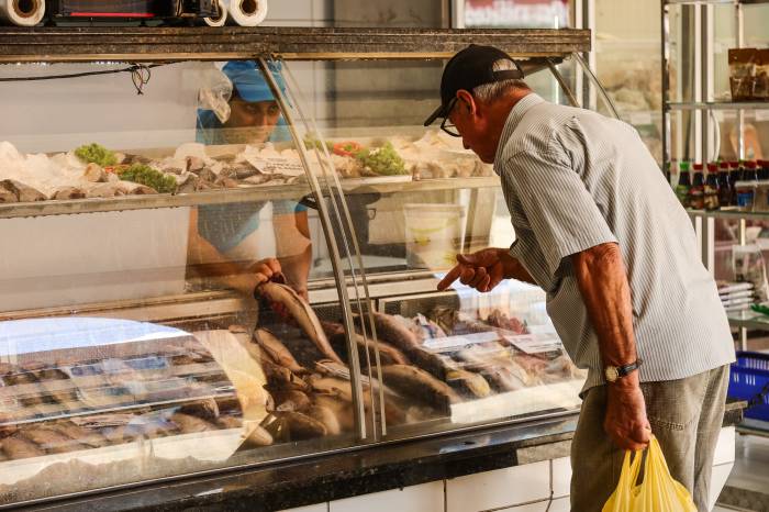Fiscalização vai conferir a comercialização de pescado nas bancas, zelando pelo bem-estar do consumidor