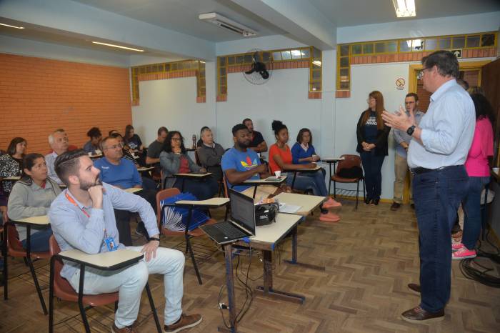 Café da manhã e oficina sobre o comportamento empreendedor, ministrada por professor da UCPel, com o apoio do Sebrae, foram oferecidos aos empresários como primeira atividade da Trilha Empreendedora
