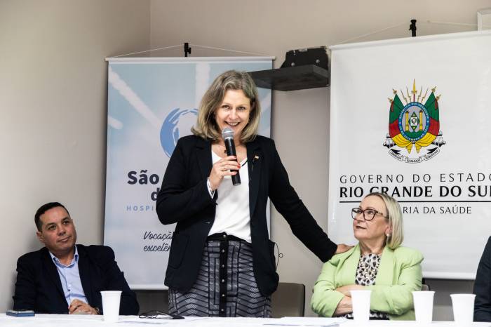 Prefeita Paula acompanhou as assinaturas de convênios com hospitais do Município realizados pelo governo gaúcho