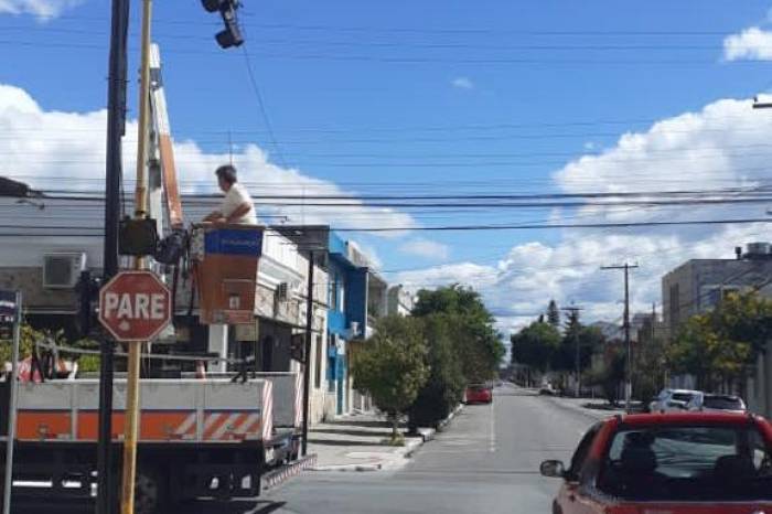 Novo equipamento de sinalização de trânsito, instalado pela Prefeitura, entra em funcionamento nesta terça-feira (30)