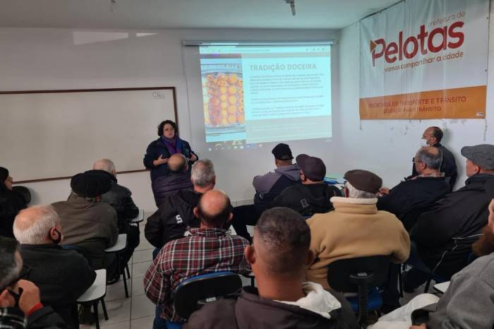 Secretarias de Transporte e Trânsito, de Desenvolvimento Rural e de Desenvolvimento, Turismo e Inovação expõem conteúdos para conhecimento dos profissionais