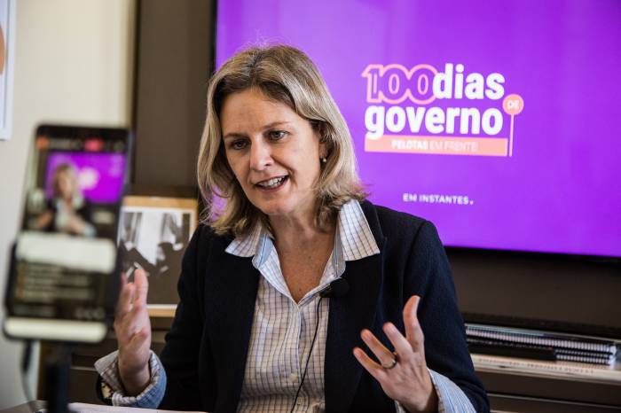 Prefeita prestou contas sobre ações realizadas na nova gestão e destacou a vacinação de cerca de 70 mil pessoas contra o coronavírus