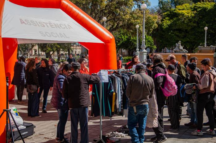 Atividade reuniu cerca de 200 pessoas na praça Coronel Pedro Osório