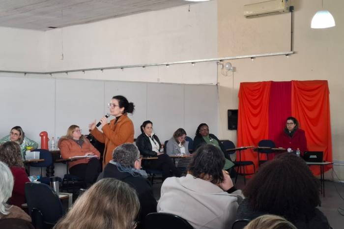 Reunião alinhou ações voltadas ao atendimento de estudantes com deficiência e neurodivergências na rede municipal em Pelotas