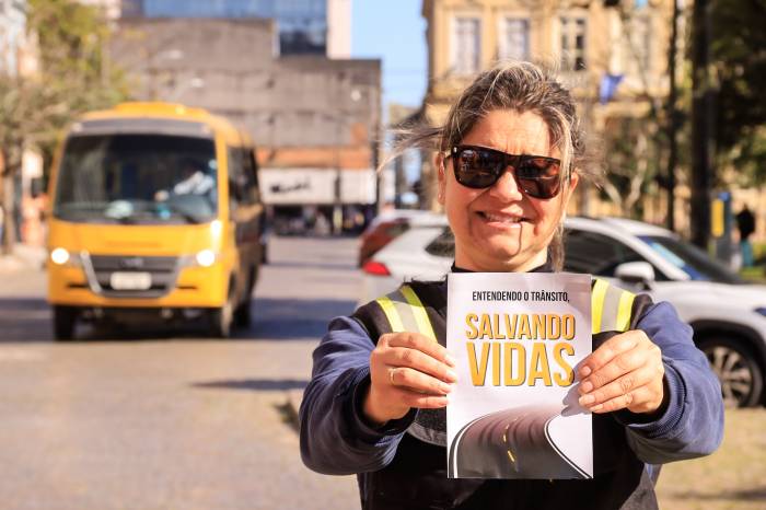 Equipe da Prefeitura ofereceu informações sobre trânsito e distribuiu materiais aos ciclistas e pedestres que passaram pelo local. Programação da Semana do Ciclista segue até domingo (21), quando se encerra com passeio ciclístico