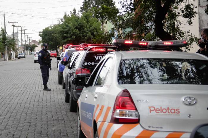 Forças de segurança do município realizaram blitz educativa na avenida Adolfo Fetter e circularam em comboio pelos principais pontos da cidade, fiscalizando e orientando a população