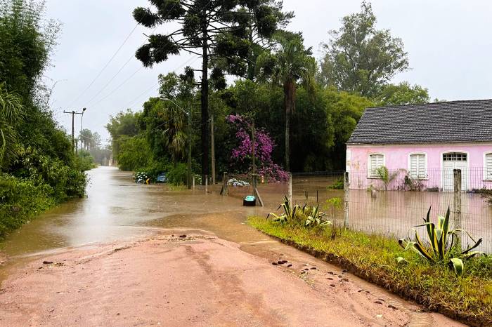 Documento foi assinado nesta quinta-feira (18), tem validade por 180 dias e estima prejuízos em mais de R$ 7,4 milhões. Prefeitura buscará recursos nas esferas estadual e federal