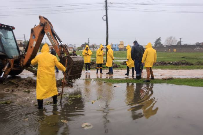 Prefeita percorreu vários bairros da cidade para acompanhar as ações de limpeza e desobstrução do sistema de drenagem