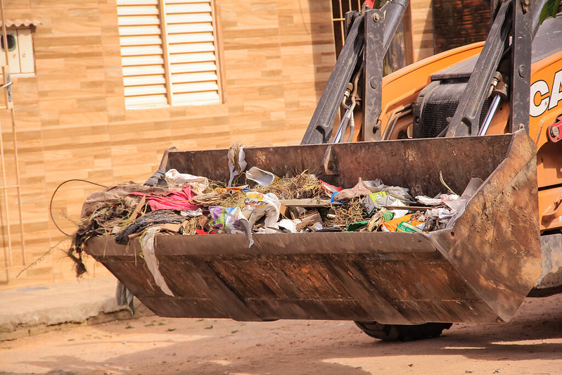 Moradores da região da Vila Peres, ruas 22 e 23 de Maio e do Sítio Floresta podem descartar materiais inservíveis em frente às suas residências, para recolhimento gratuito pelas equipes da Prefeitura