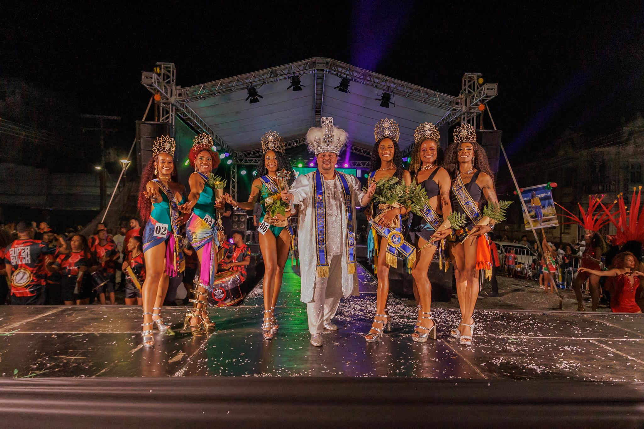 Anúncio foi feito no início da madrugada deste domingo (7) no Largo do Mercado, em festa que também teve direito a show e apresentações de banda carnavalesca e escola de samba
