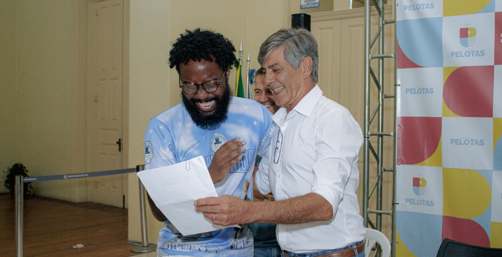 A entrega que aconteceu nesta quinta (12), garante a organização, segurança e a legalidade da festa