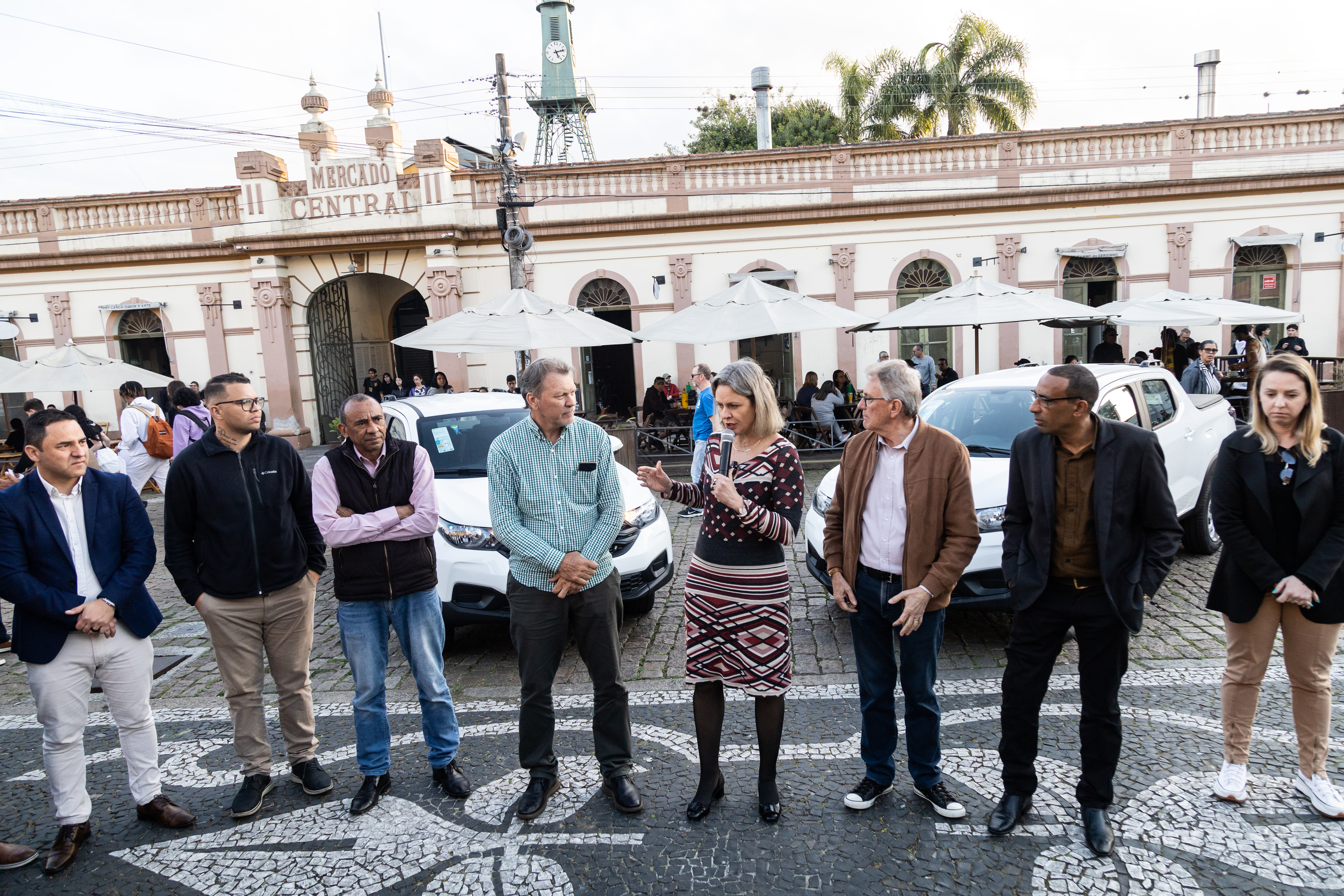 Prefeita Paula fez a entrega dos veículos adquiridos com investimento de mais de R$ 222 mil oriundos de emendas parlamentares e contrapartida da Prefeitura